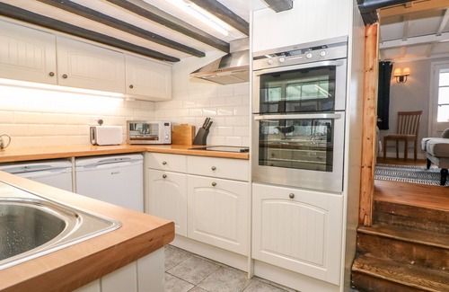 Pevensey Cottage | 2 SEAVIEW COTTAGES, character holiday cottage in Bexhill-On-Sea