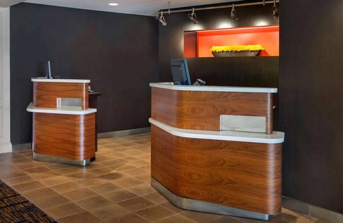 Woburn House | 2 Spacious Units! FREE Parking, Pets Allowed, Close to Burlington Mall!