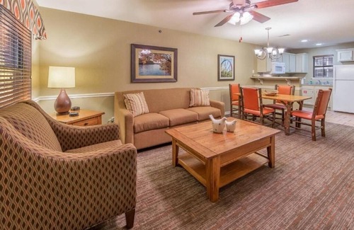 Sheridan House | 2 Spacious Villas w/Living Area & Kitchen | Balcony w/Scenic View