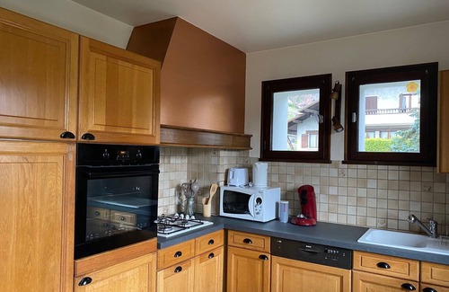 Menthon-Saint-Bernard Apartment | 2-storey, 4-bedroom apartment in a detached house in Menthon St B