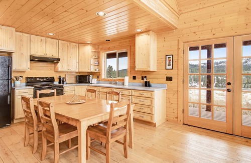 Cle Elum House | 2-story house + loft w/deck, private hot tub, mountain views, secluded location