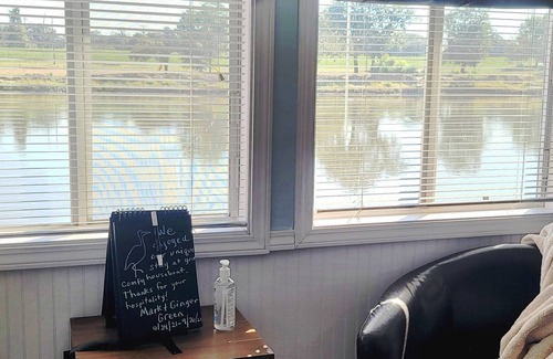 West Monroe Boat Rental | 2 Story Houseboat Seeking a Captain Fishpets Ok