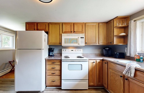 Proctorsville House | 2-Story riverfront home + studio with washer/dryer, river views, & free WiFi