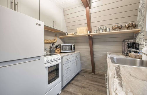 Ocean Shores Villa | 2-Story Viking Villa Near Beach