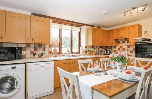 Norwich Cottage | 2 STUD COTTAGE, family friendly, with a garden in Buxton, Norfolk