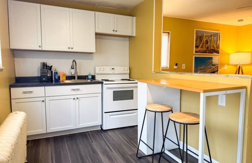 Mount Oliver Apartment | 2 Stylish Apartments w/8 Beds & Parking + WIFI!