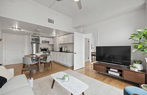 Downtown San Antonio Apartment | 2 Stylish Haven Near San Antonio Sights | Modern Amenities & Prime Location