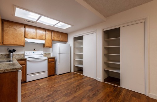 Citrus Heights House | (2) Sunrise Mall, Restaurants, & Much More! 2 bed, 2 bath, 2 car garage w/yard