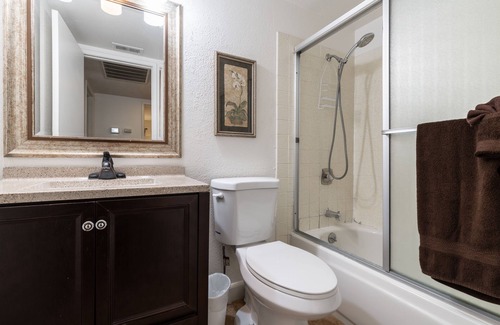 Citrus Heights House | (2) Sunrise Mall, Restaurants, & Much More! 2 bed, 2 bath, 2 car garage w/yard
