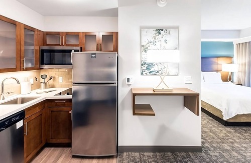 Naples Apartment | 2 Tranquil Rooms w/Poolside Access near Naples Beach – Pure Comfort