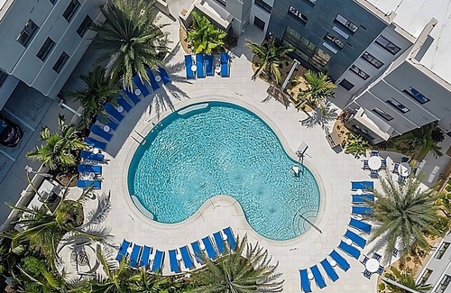 Naples Apartment | 2 Tranquil Rooms w/Poolside Access near Naples Beach – Pure Comfort