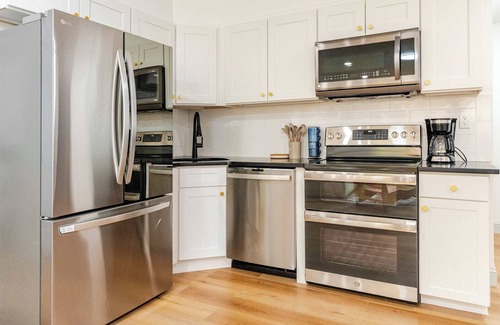 West Poplar Apartment | 2. Trendy Fishtown 2bed 2bath Convenient Location