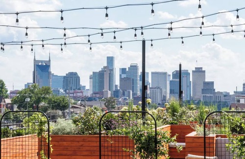 East Nashville House | 2 Trendy Rooms w/Rooftop Bar and Curated Mini-Bars Near Nissan Stadium – 1 Mi.