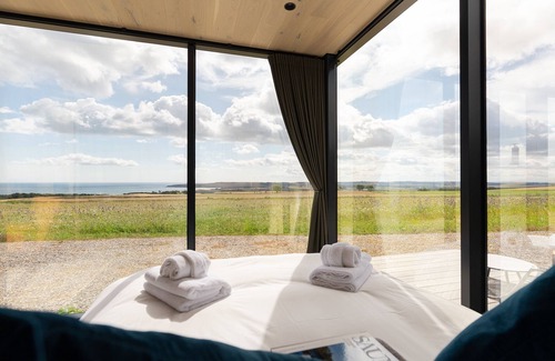 Montrose Cottage | 2. Triumph - sleeps 2 guests in 1 bedroom