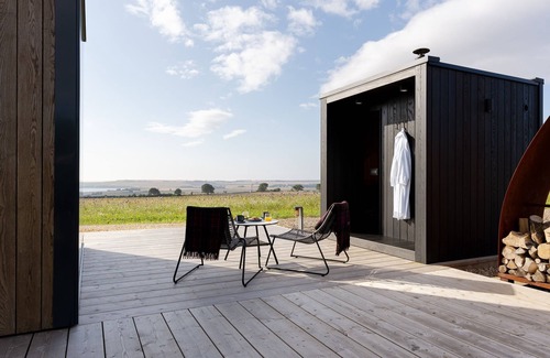 Montrose Cottage | 2. Triumph - sleeps 2 guests in 1 bedroom