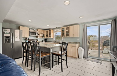 Newbury House | 2 Units/6BR, Pet-Friendly - Large Yard - Walk to beach