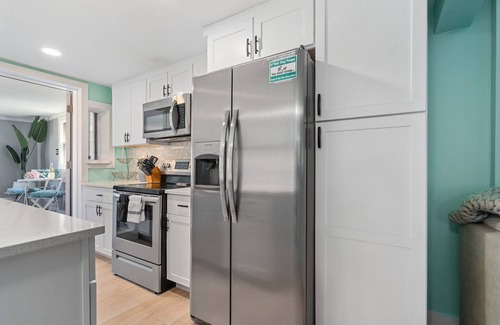 Newbury House | 2 Units/6BR, Pet-Friendly - Large Yard - Walk to beach