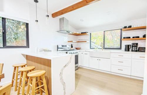 Los Feliz House | 2 Units Oasia Villa w terrace 12 pax