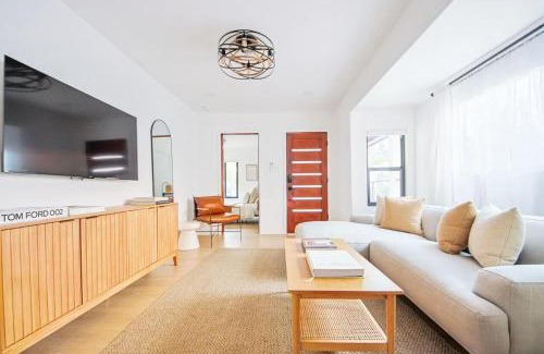 Los Feliz House | 2 Units Oasia Villa w terrace 12 pax