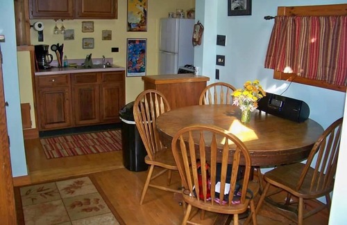Lake Erie Beach Cottage | #2-v The HideAway "Happy Summer 2024"