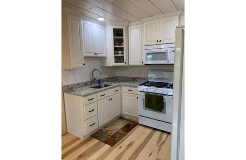 Beaver Dams House | 2 Valley View Family Farm Apartment