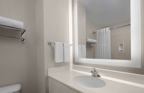 East Roseville Parkway Hotel | 2 Welcoming Suites Near Roseville Golfland Sunsplash, Perfect for Families!
