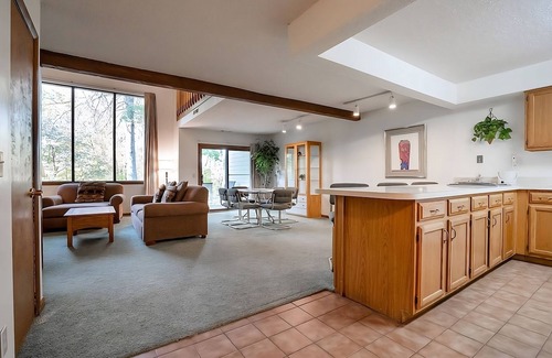 French Lick Villa | 2 Welcoming Villas with Indoor Pool | Steps from Splash Adventure | Free Parking