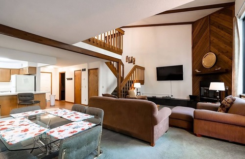 French Lick Villa | 2 Welcoming Villas with Indoor Pool | Steps from Splash Adventure | Free Parking