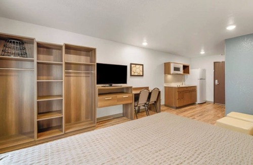 Newnan Hotel | 2 Well-Equipped Room w/Kitchen for Your Newnan Staycation or Trip