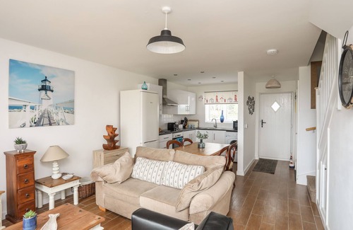 Pentraeth Cottage | 2 Y BONT, family friendly, with a garden in Pentraeth