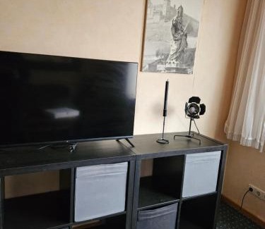Hoechberg Apartment | 2 Zimmer Apartment-Ferienwohnung mit Balkon, ausgestatteter Küche und Bad