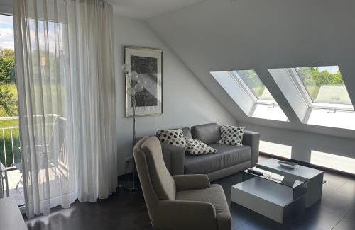 Hertingen Apartment | 2-Zimmer-Ferienwohnung mit 2 Balkons - Golf, Bike & Wellness im Markgräflerland!