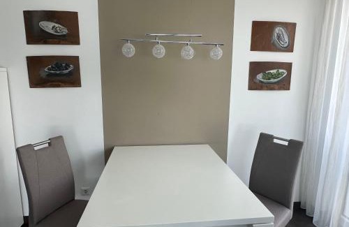 Hertingen Apartment | 2-Zimmer-Ferienwohnung mit 2 Balkons - Golf, Bike & Wellness im Markgräflerland!