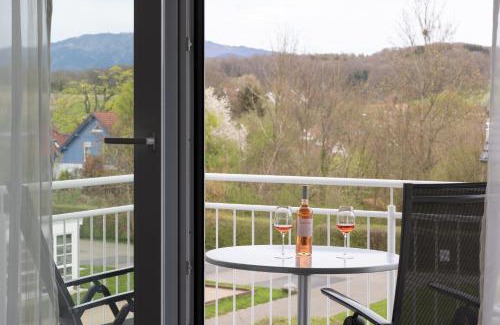 Hertingen Apartment | 2 Zimmer Ferienwohnung mit 2 Balkons in Südbaden Bad Bellingen Hertingen Golf, Bike und Weinprobe