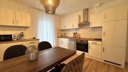 Muehlacker Apartment | 2-Zimmer-Wohnung-Küche-Bad-Terrasse, Bahnhofsnähe