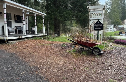Poulsbo Cottage | 20 acre farm Homestead Flowering Cottage