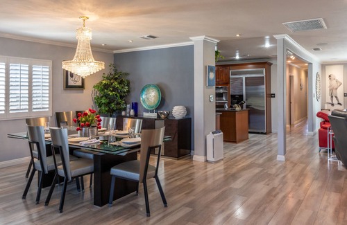 Ladera Heights House | 20% Disc.-September- Luxe Home w/Modern Vibe! King Bed, Jacuzzi, Fire Pit, BBQ+