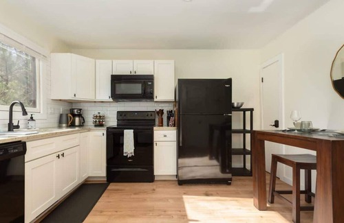 Fletcher House | 20 Min to Biltmore|Cozy Cottage|Sleeps 2