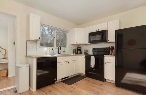 Fletcher House | 20 Min to Biltmore|Cozy Cottage|Sleeps 2