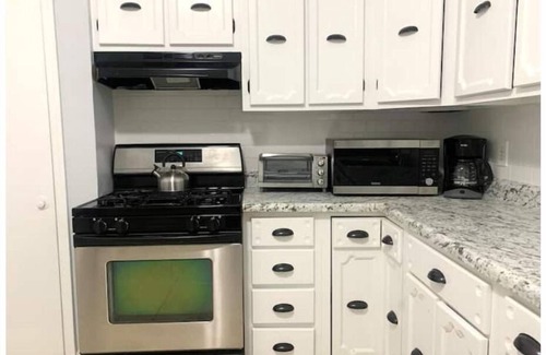 The Heights Condo | 20 min to Time Square NYC 3BR, 5 bed Apartment