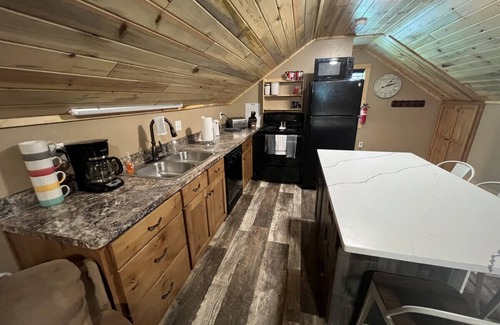 Island Park Apartment | 20 min to Yellowstone, Loft