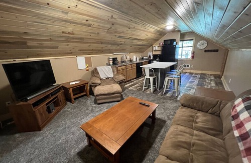 Island Park Apartment | 20 min to Yellowstone, Loft