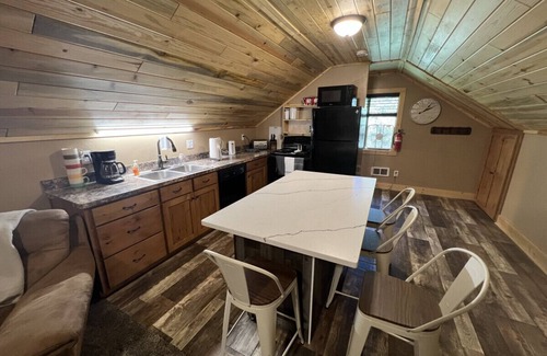 Island Park Apartment | 20 min to Yellowstone, Loft