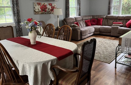 Black Mountain House | 20 Minutes from Biltmore House, 15 to Asheville.