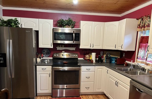 Black Mountain House | 20 Minutes from Biltmore House, 15 to Asheville.