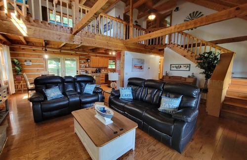 Dandridge Cabin | 20% Off Book By 10/31 Lake & Mountain View, Hot Tub
