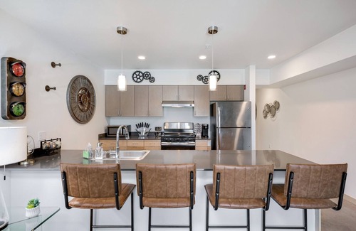 North Beacon Hill Apartment | 20% OFF Cyber Monday Special /Seamless Living