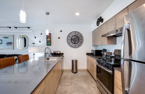 North Beacon Hill Apartment | 20% OFF Cyber Monday Special /Seamless Living