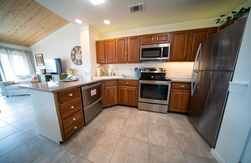 East End House | 20% OFF FALL! Easy Beach Access, End-Unit, 1BR/1BA, Near State Park