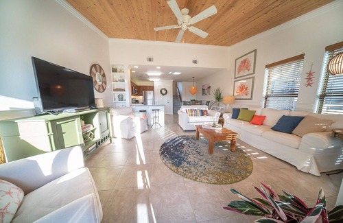 East End House | 20% OFF FALL! Easy Beach Access, End-Unit, 1BR/1BA, Near State Park
